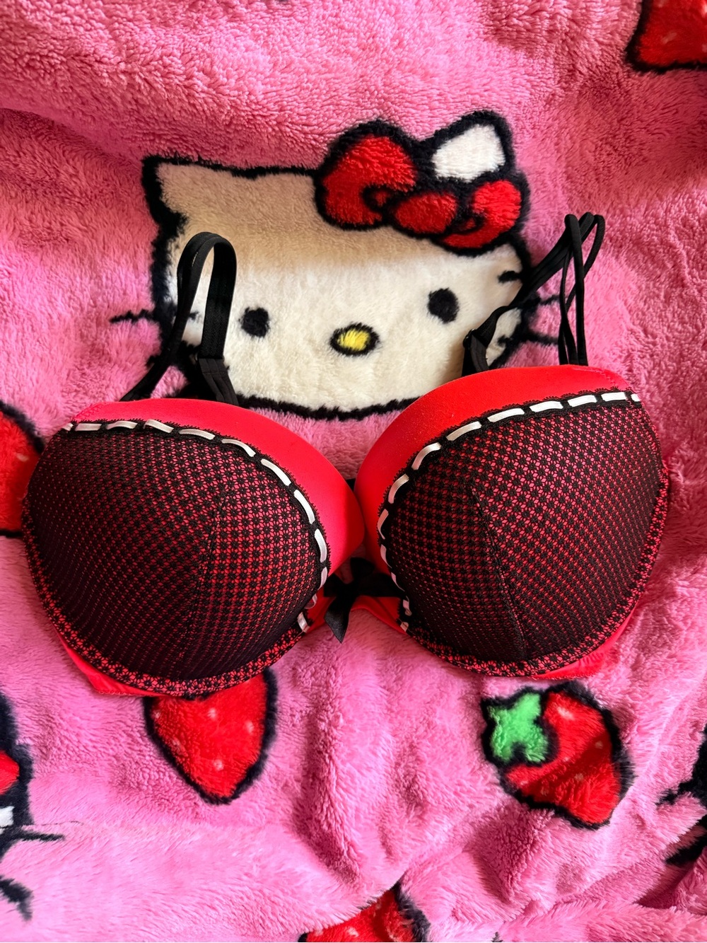 Red & Black Push-Up Bra - Women's Intimates